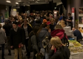 Folkvimmel i utställarhallen