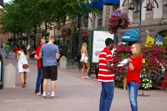 Ta bort musen då! Gågatan är fylld av glada djurrättare!