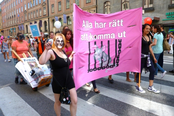 Djurens Rätt Stockholm i Prideparaden 2012. Foto: Stella Nova Nordqvist