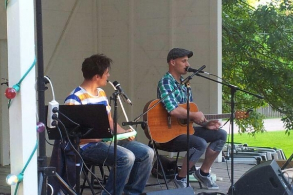 Musikkväll i Parken vid Kafé Rotundan i Halmstad den 11 Augusti 2012 (gästas av bröderna Beischer).